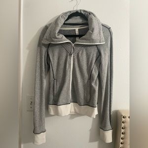 LULULEMON SWEATER SIZE 8